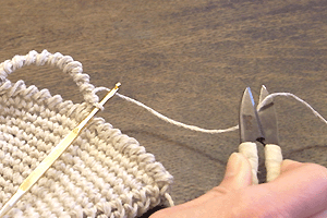 こま編みのバッグ：STEP 102/107