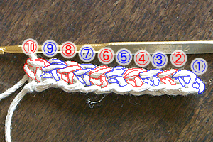 こま編みのコースター：STEP 09/36