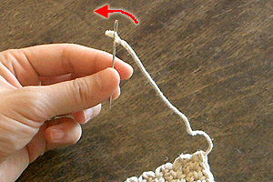 こま編みのコースター：STEP 26/36