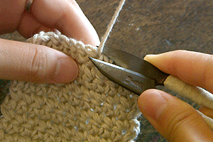 こま編みのコースター：STEP 30/36