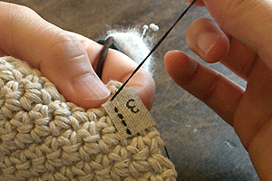 こま編みのコースター：STEP 33/36